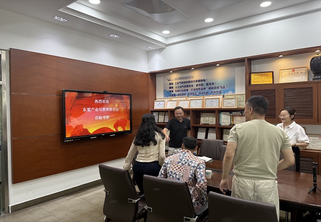 ������̫�����ų���ڽ���Я�ֶ��˲������ϻ� ����̩����ɫչ���»���